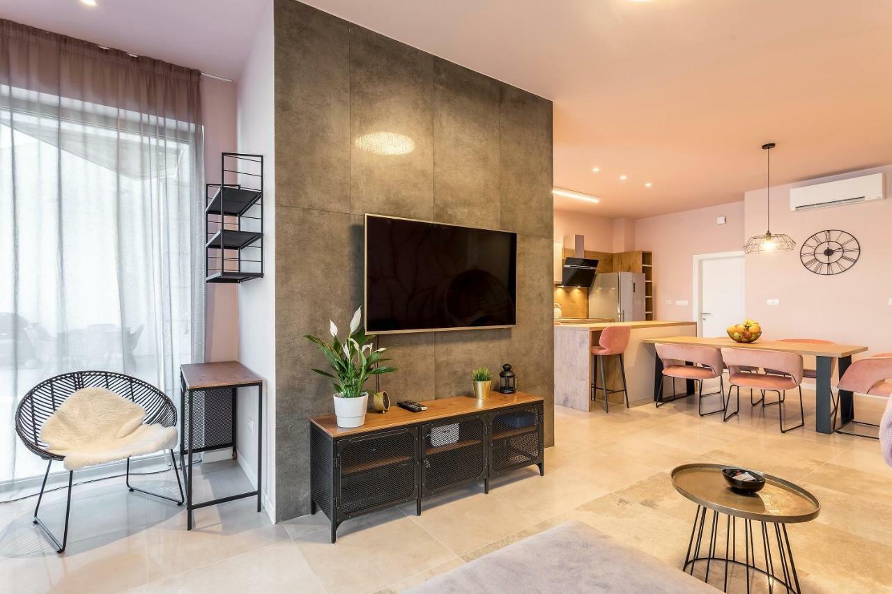 Luxury Apartment With Hot Tub Omis Exterior photo